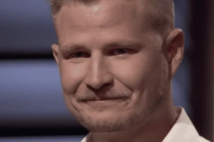 Halmi Bence az rtl cápák között című műsorában a stúdióban elsírta magát de nevet fehér ingben