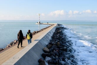 balaton jég emberek móló