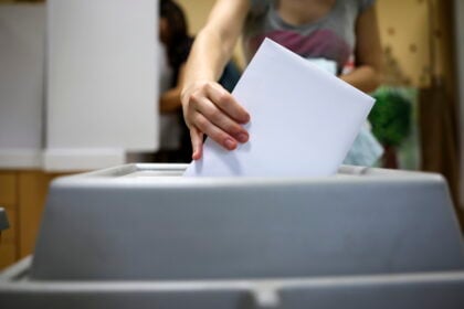 választás papír láda