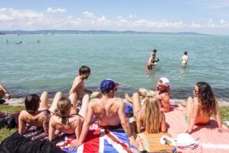 emberek balaton víz