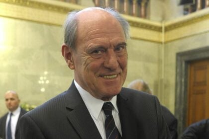 Kupa Mihály kedvesen mosolyog