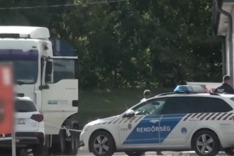 rendőrautó teherutó benzinkút