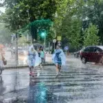 zivatar eső emberek