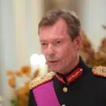 Henrik luxemburgi nagyherceg 25 év uralkodás után lemondott trónjáró