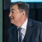 Mészáros Lőrinc nyakkendőben zakóban