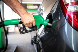 autó tankolás benzinkút