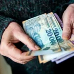 nyugdíjas kéz pénz