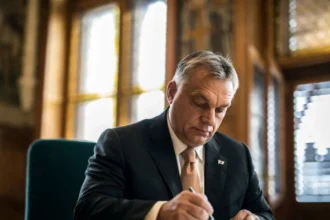 Orbán Viktor levél ír
