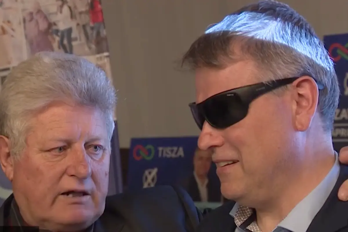 Elcsukló hangon, könnyek közt gratulált édesapja a Tisza győztes látássérült képviselőjének