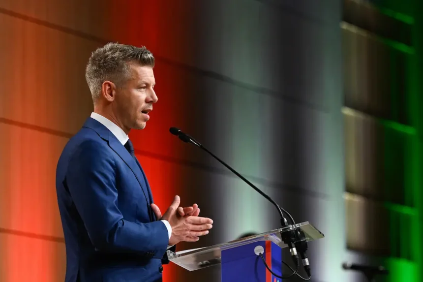 Magyar Péter, a Tisza Párt elnöke nemzetközi sajtótájékoztatót tart az országgyűlési választásokat követően a Hungexpo Kongresszusi Központban 2026. április 13-án. MTI/Hegedüs Róbert